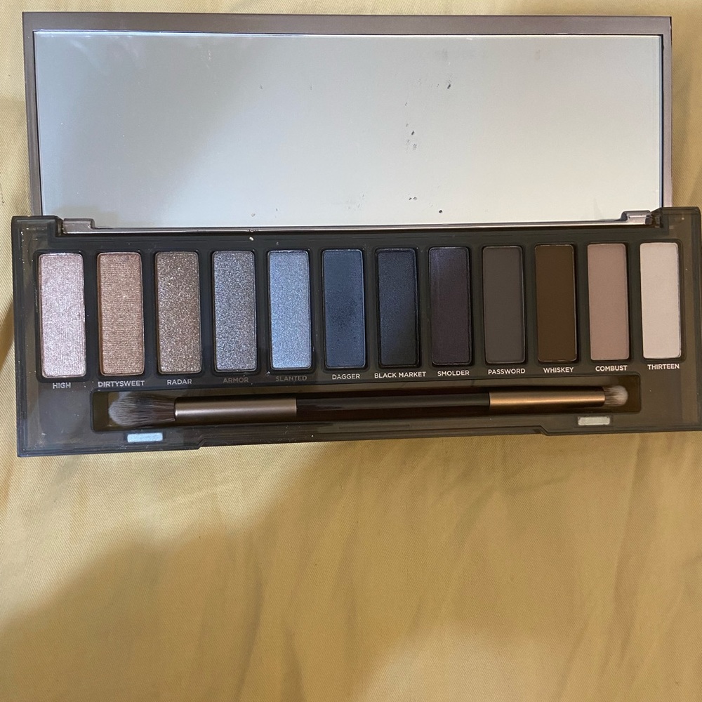Urban decay eyeshadow palette smoky 12x1.3g
